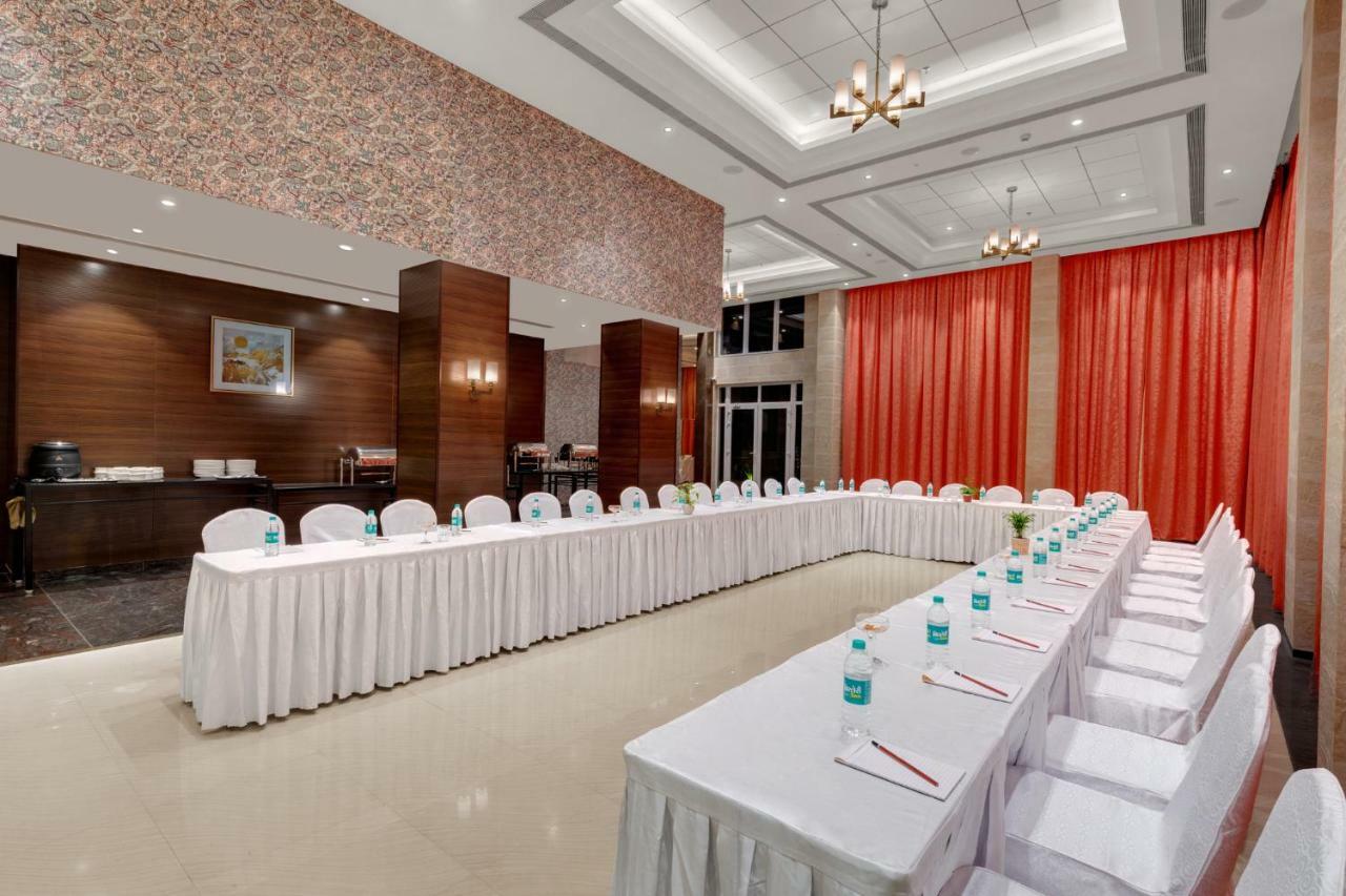 Готель The Fern Residency, Satara Maharashtra Екстер'єр фото