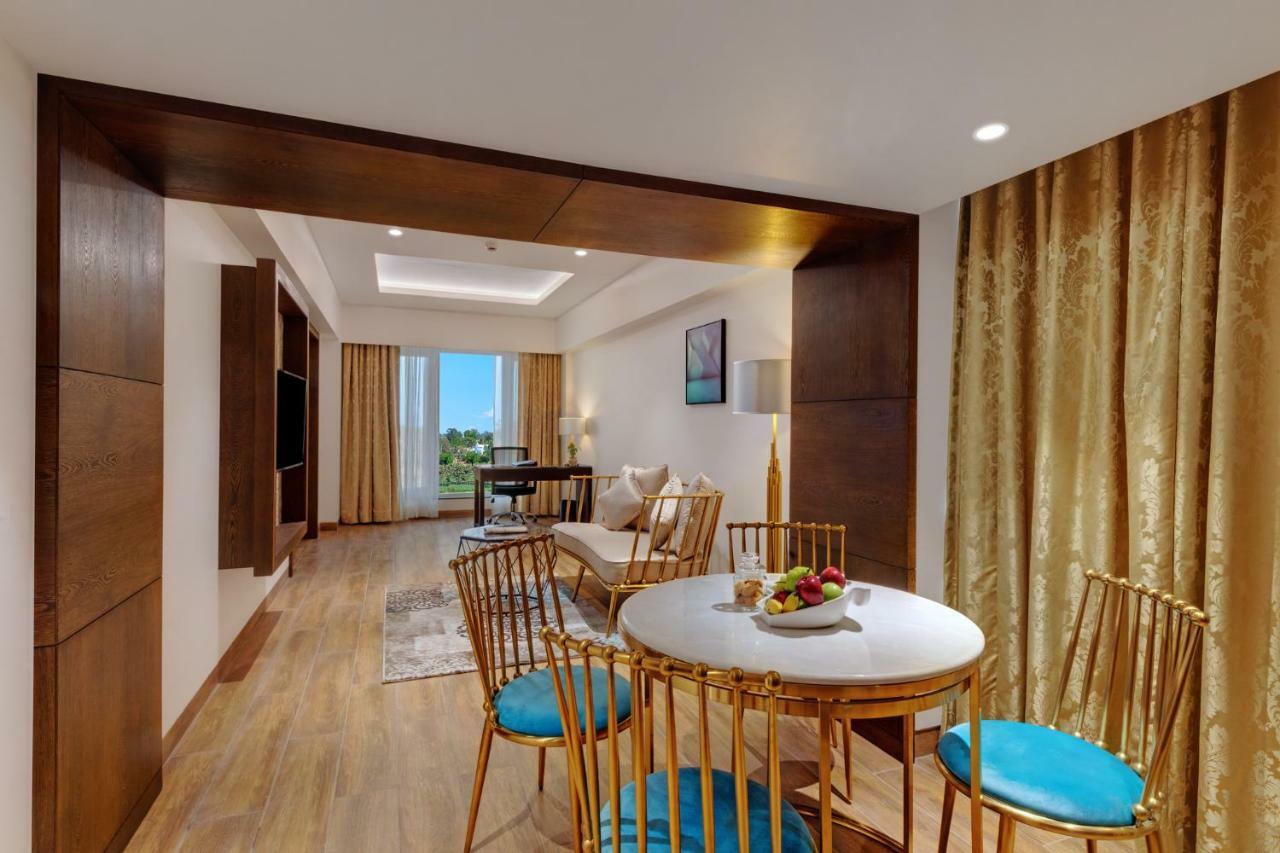 Готель The Fern Residency, Satara Maharashtra Екстер'єр фото